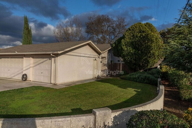 Building Photo - 2540 Banyan Dr