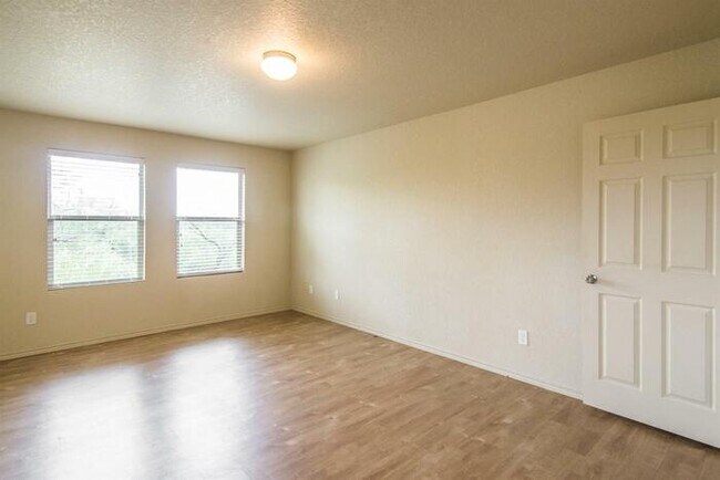 Building Photo - 2110 Bigmouth Rod