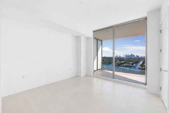 Building Photo - 153 N Seabreeze Blvd