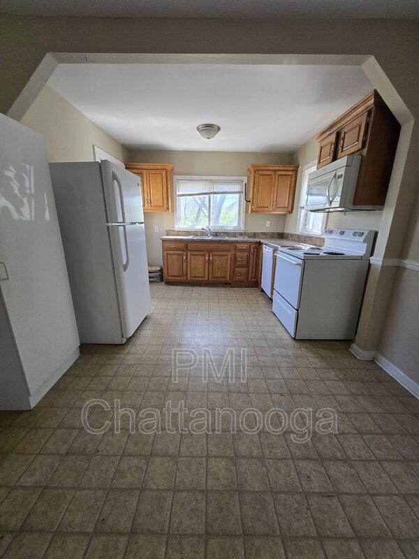 Building Photo - 3202 Wood Ave