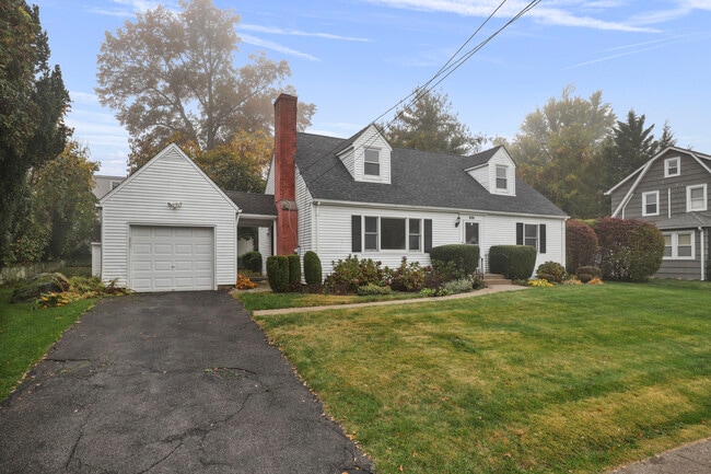 Building Photo - 216 S Poe St