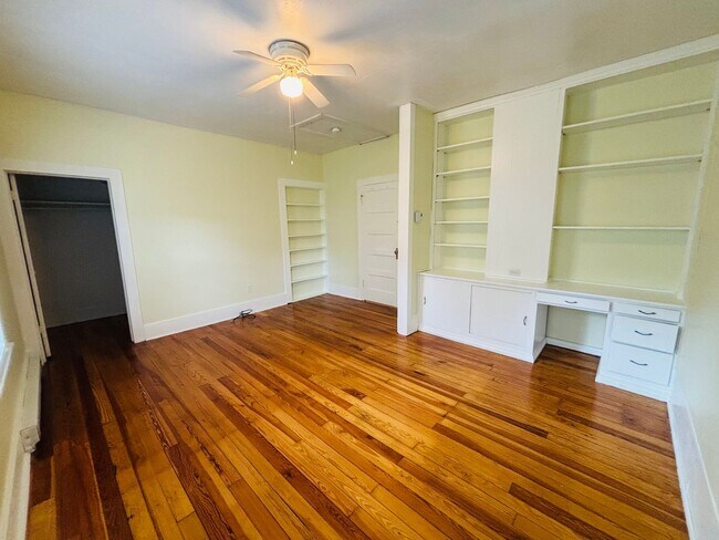 Building Photo - 925 Forest St