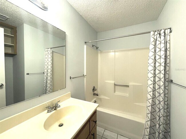 Building Photo - 1056 S Buena Vista Dr