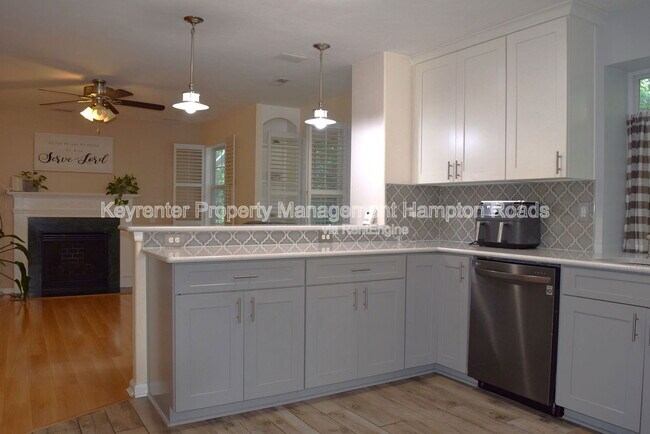 Building Photo - 1125 Lady Ashley Dr