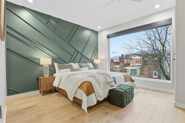 Building Photo - 5228 Dresden Wy