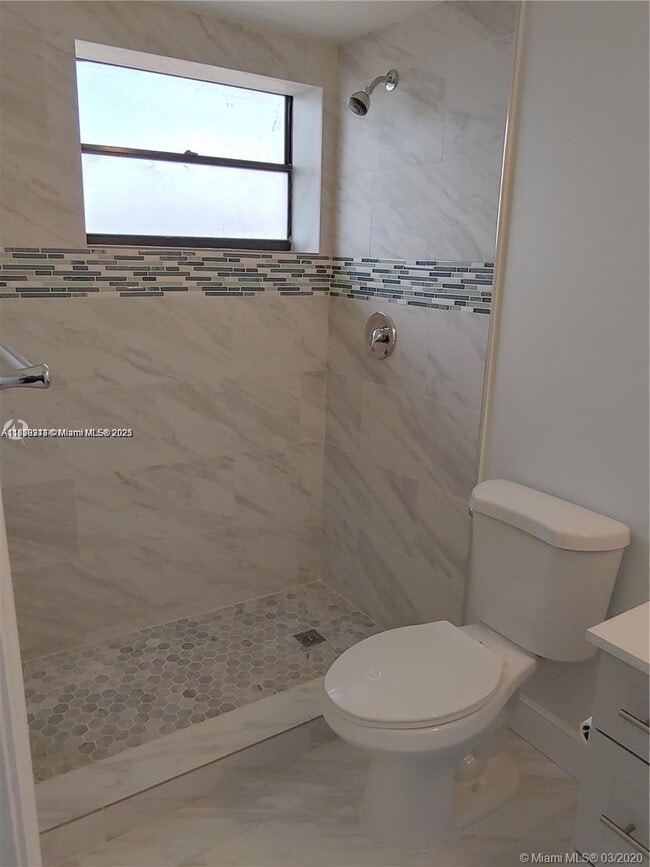 Building Photo - 6424 Collins Ave