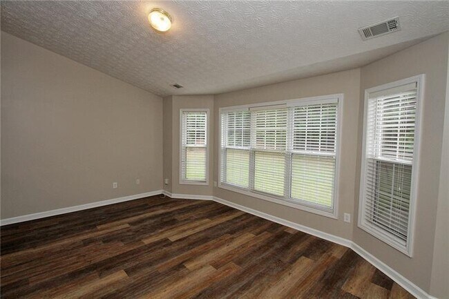 Building Photo - 1490 Creek Pointe Cir