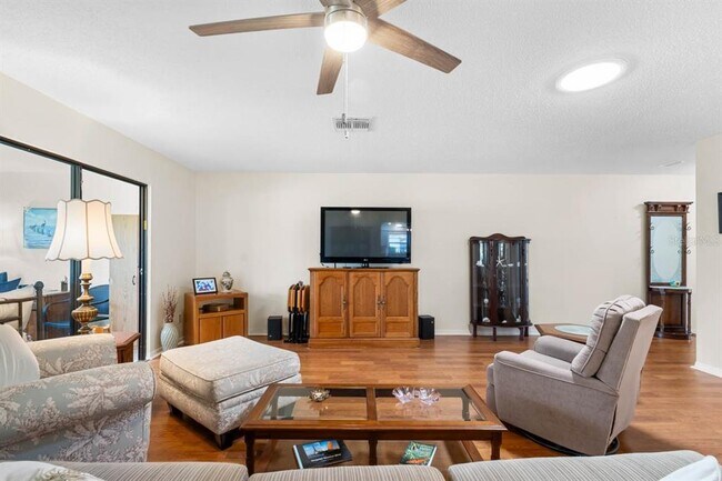 Building Photo - 1415 Langley Dr