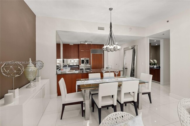 Building Photo - 15811 Collins Ave
