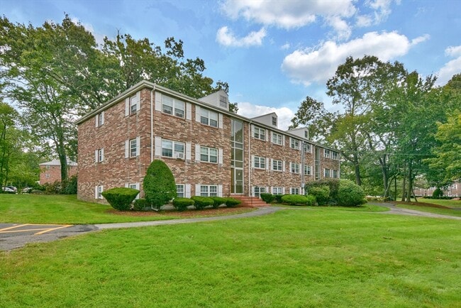 Building Photo - 47 Edgelawn Ave