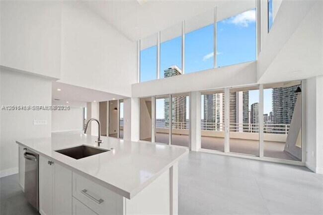 Building Photo - 555 NE 34th St