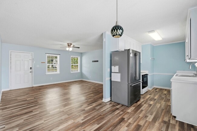 Building Photo - 105 Twin Creeks Dr