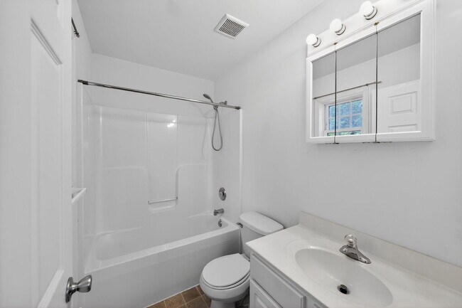 Building Photo - 22628 Rue Woods Dr
