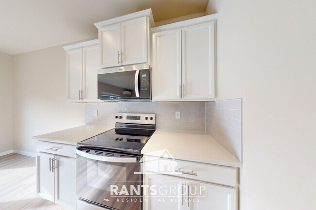 Building Photo - Leah's Landing