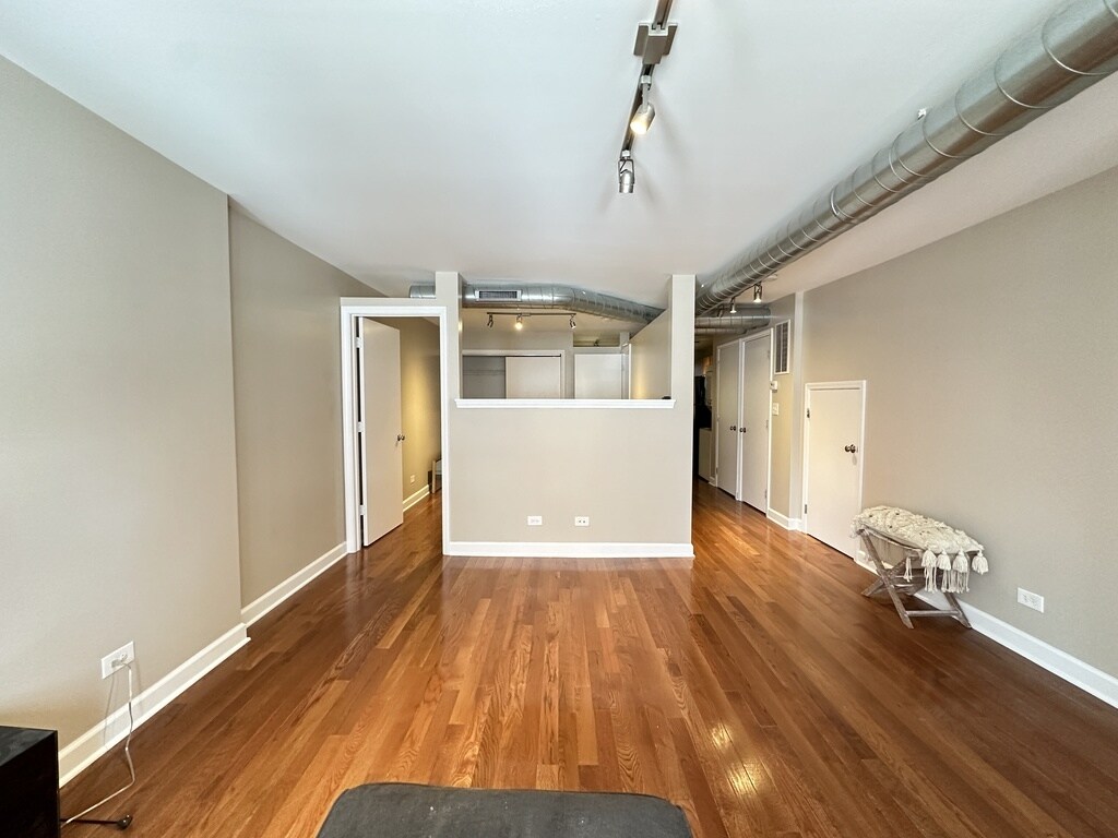 Building Photo - 674 N Orleans St