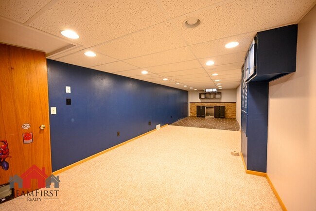 Building Photo - 2401 S Walden Ave