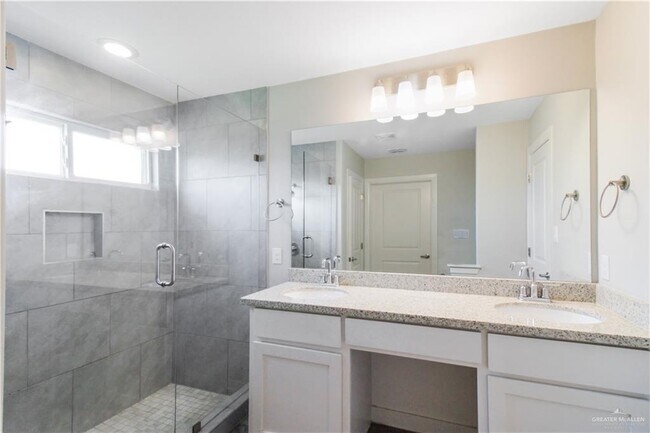 Building Photo - 12 Rye Cir