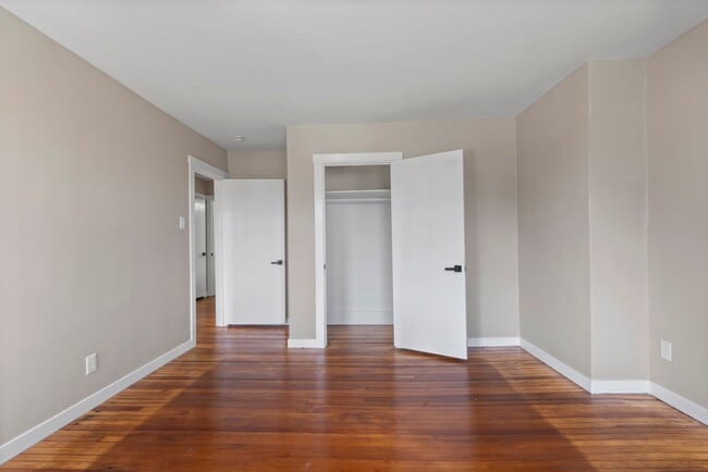Building Photo - 349 Ridgewood Ave