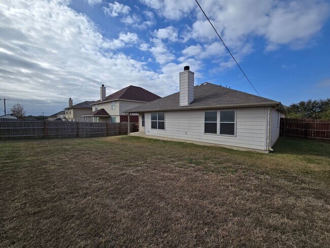 Building Photo - 2609 Red Fern Dr