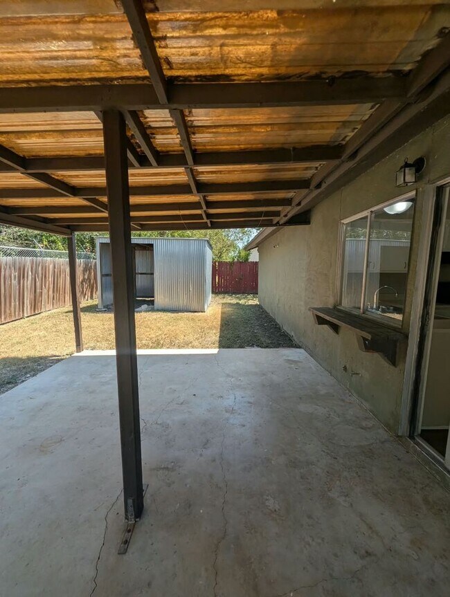 Building Photo - 6807 Blue Lake Dr