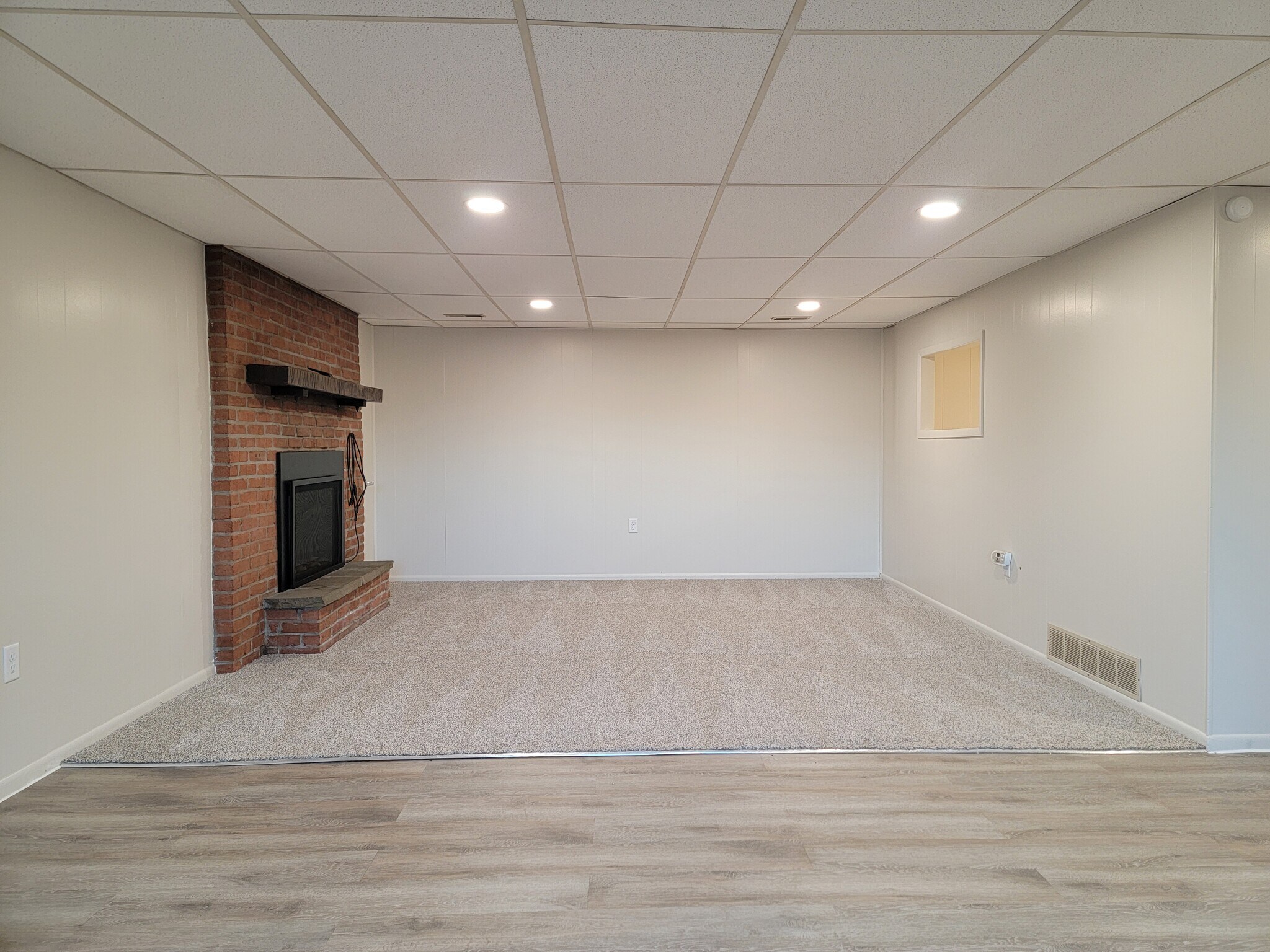 Building Photo - 40 Pine Crest Dr
