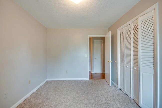 Building Photo - 748 Dejarnette Ln
