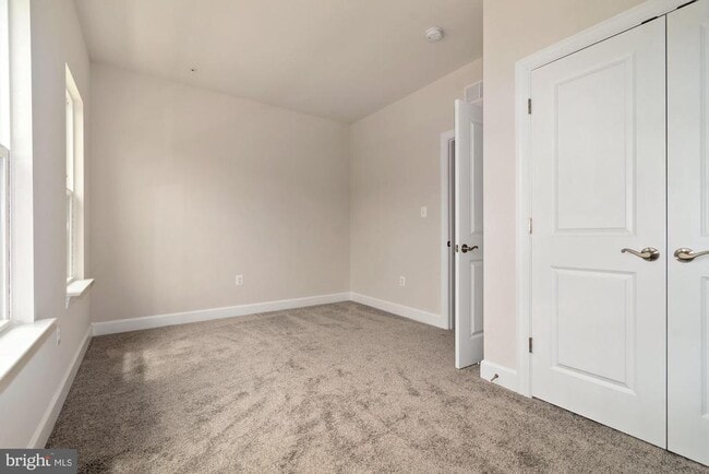 Building Photo - 289 Phoenix Dr