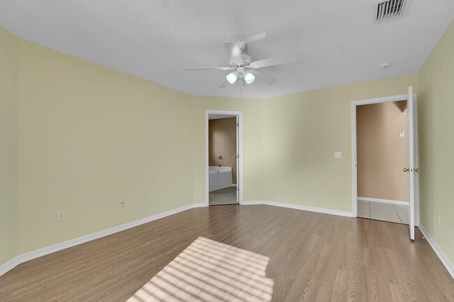 Building Photo - 2518 SE Cooper Ln