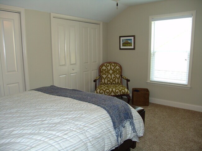 Building Photo - 1038 Barrett Dr