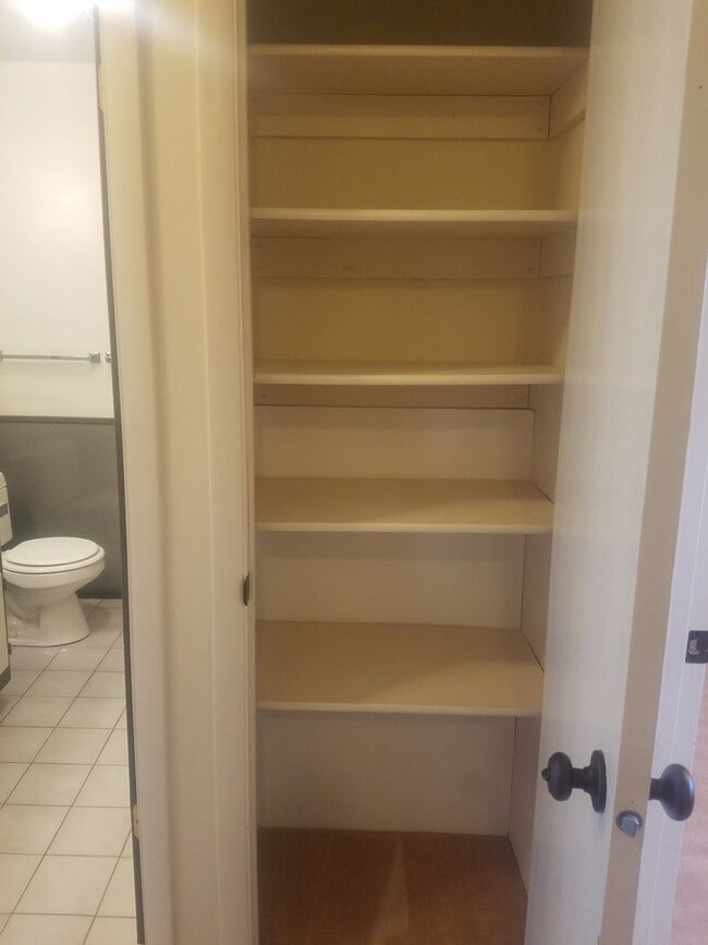 Building Photo - 3 Bed 2.5 bath townhome in Ammon right beh...