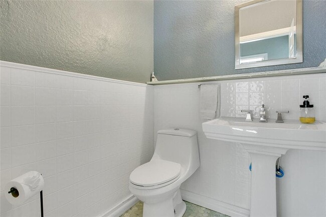 Building Photo - 8555 Abbotsbury Dr