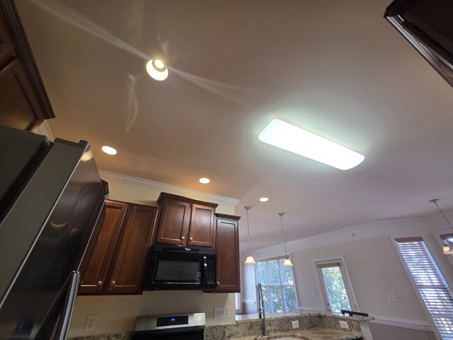 Building Photo - Spacious 4-Bedroom Home for Rent in Kings ...