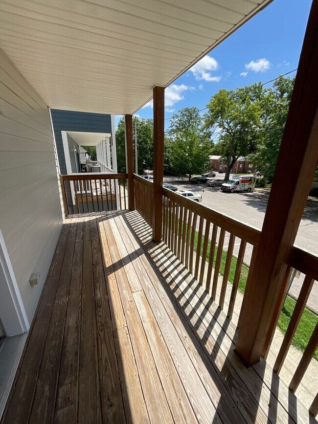 Building Photo - *2027* 4 Bed!! BIG GROUP OPTION!!! 18-20!!