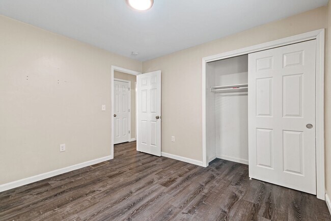 Building Photo - 3 1/2 Baltimore Street