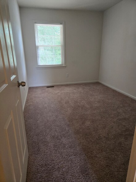 Building Photo - 5529 Old Guard Crescent