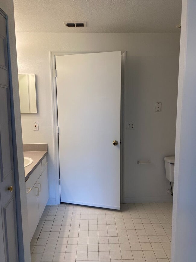Building Photo - Your Next  Charming 2 bedroom 2 baths Home Awaits! Call now ~