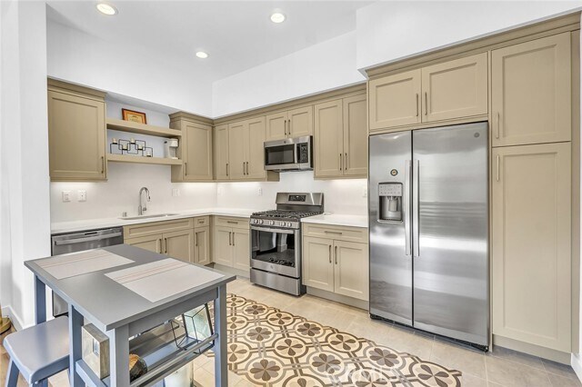 Building Photo - 1632 Doheny Way
