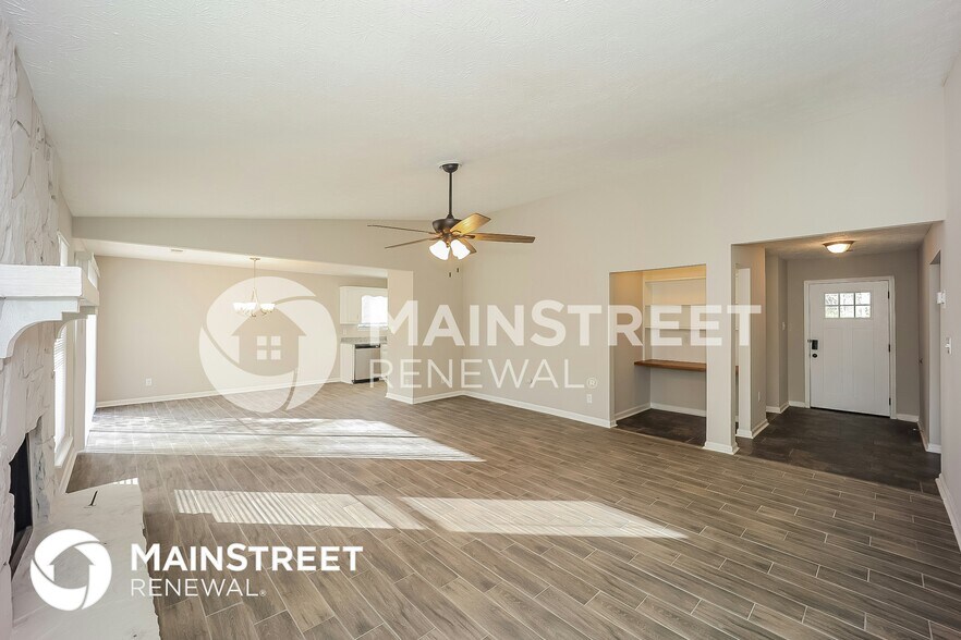 Building Photo - 3376 Deshong Dr SW