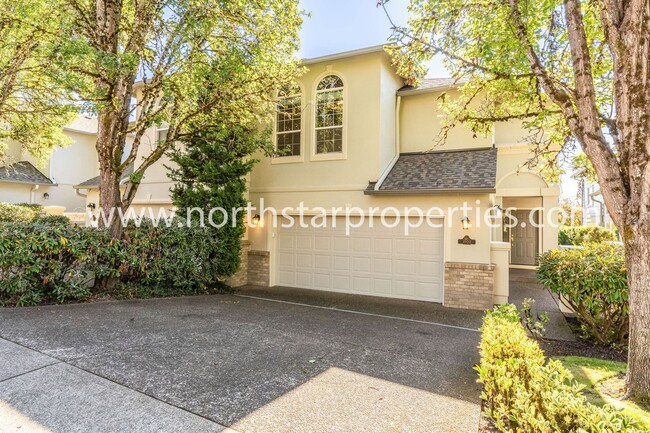 Building Photo - Beautiful Lake Oswego Townhome