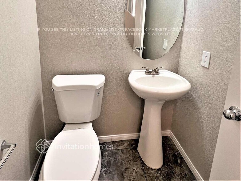 Building Photo - 708 Emerald Idol Pl