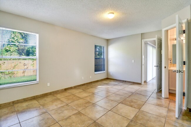 Building Photo - 521 Madrigal Ct