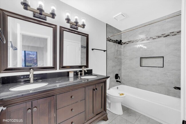 Building Photo - 1225 N Winslowe Dr