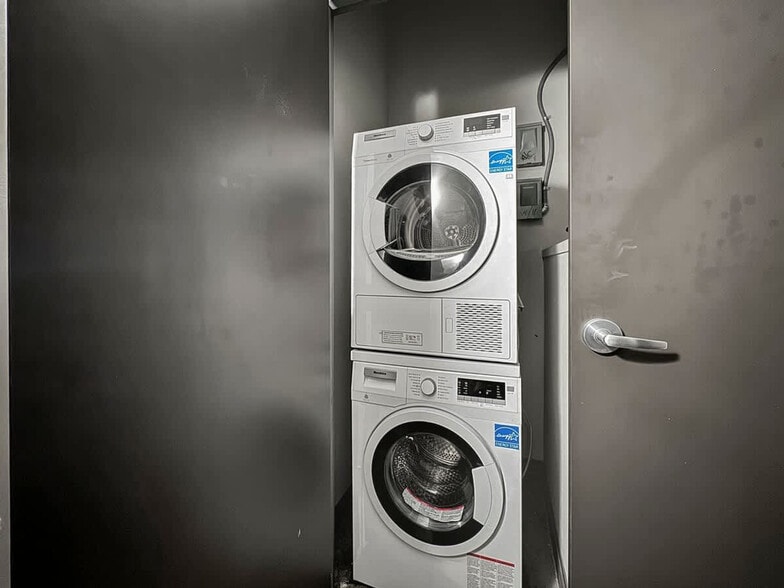 Building Photo - 500 S Ervay St