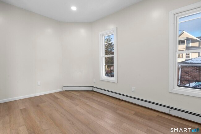 Building Photo - 26-28-28 Mc Lean St