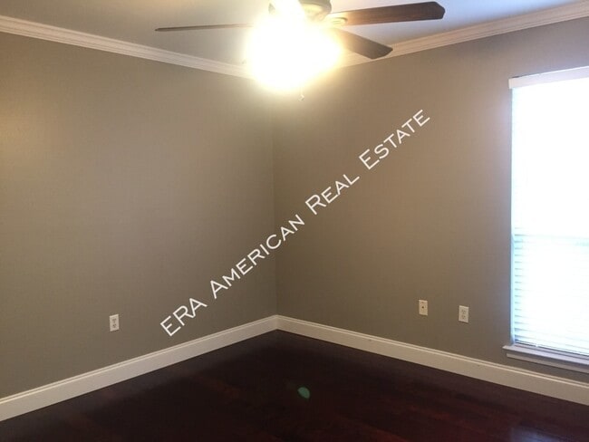 Building Photo - 53 Hillcrest Dr