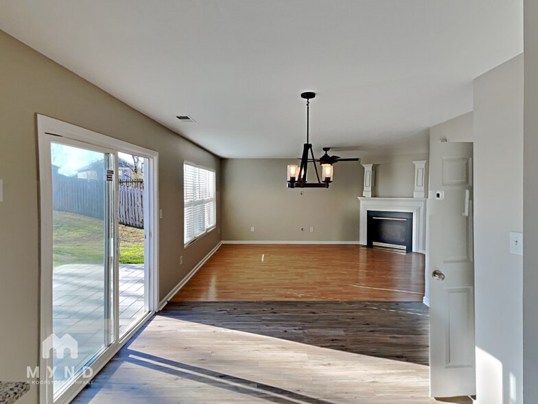 Building Photo - 303 Holton Dr