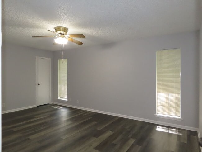 Building Photo - Whitehouse ISD - 3 Bedroom, 2 Bath Duplex, Lawn Care Provided!