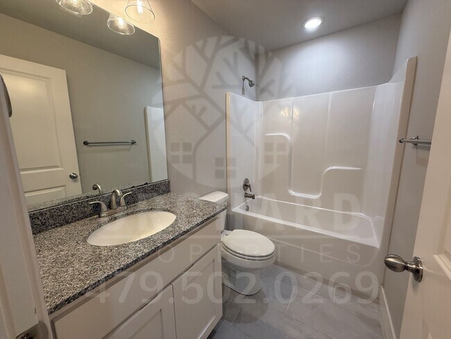 Building Photo - Single-Family Home- 2 Bed/2 Bath w/Hobby R...