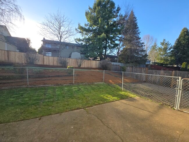 Building Photo - 1707 SW Hartley Ave