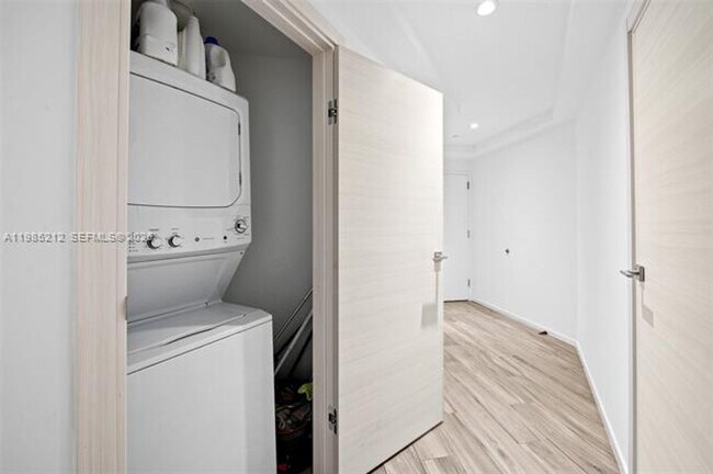 Building Photo - 801 S Miami Ave